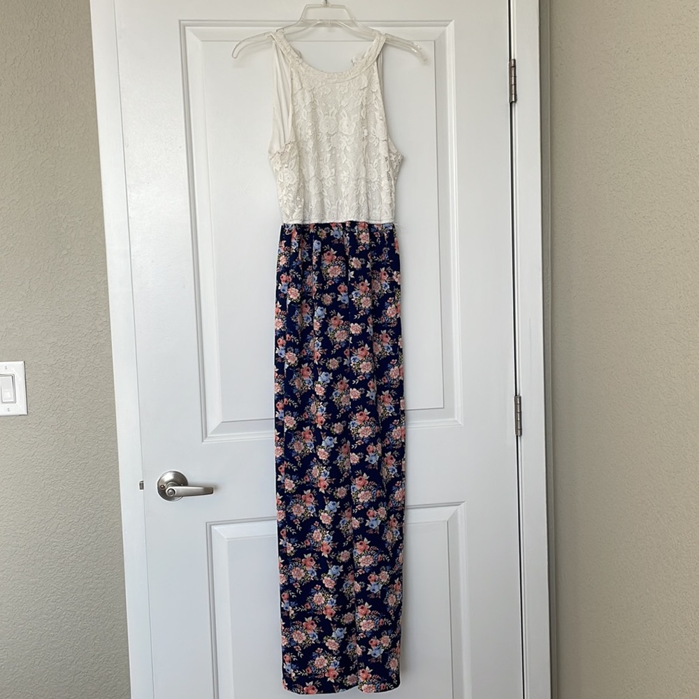 Francesca’s Emrey Floral Lace Boho Jumpsuit - Picture 5 of 11
